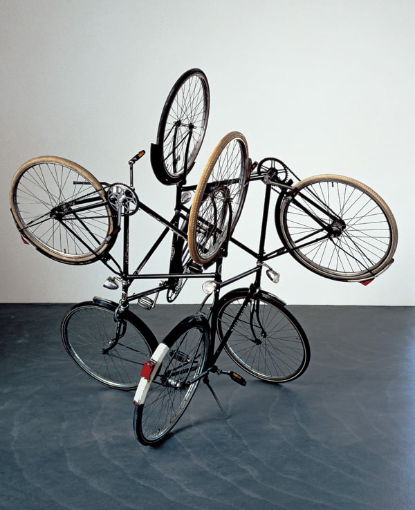 "4 bicicletas, siempre hay una misma dirección"