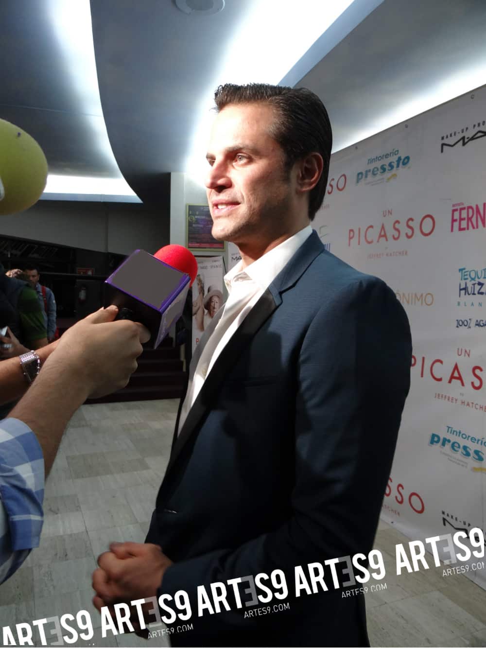 Mark Tacher devela placa en Un Picasso