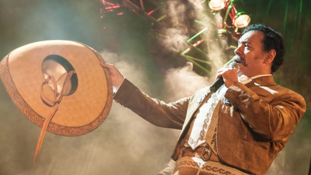 Entrevista- Alberto Ángel «El Cuervo» celebra 50 años de trayectoria con  conciertos virtuales - Artes9